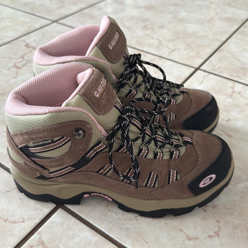 LIKE NEW! Hi-Tec Women's Athletic Shoes - Pink, Brown, and Black